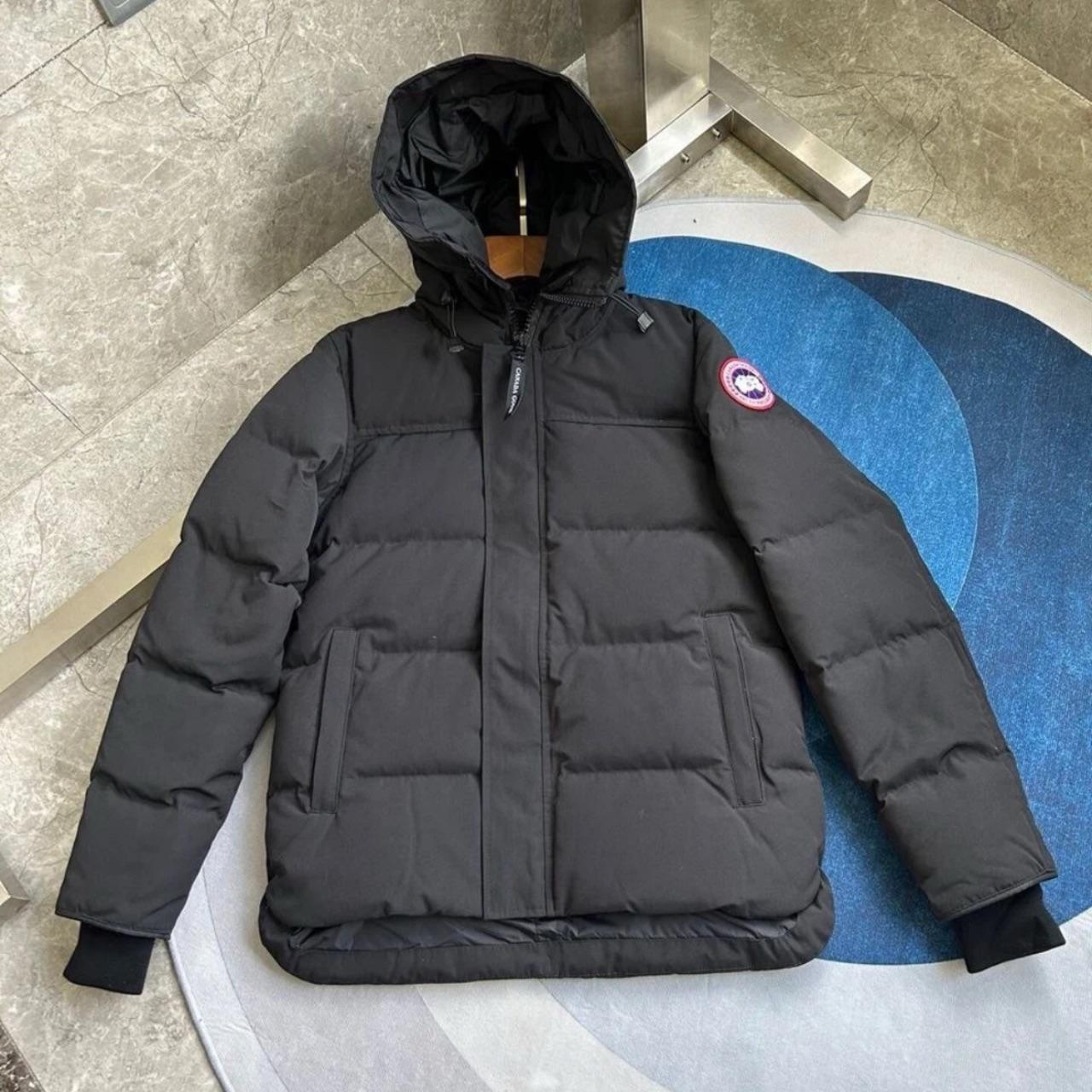 P0 Canada Goose Men's Black Coat - Image 1